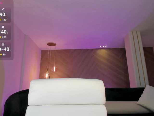 NiaHolland's BongaCams show and profile