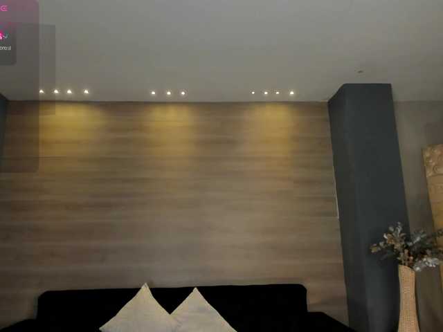 NiaHolland's BongaCams show and profile