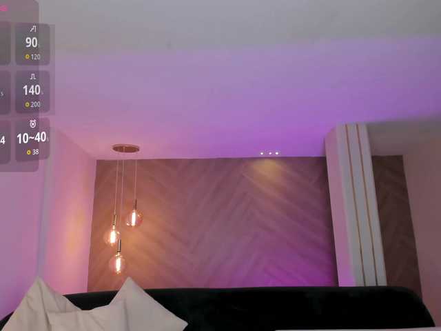 NiaHolland's BongaCams show and profile