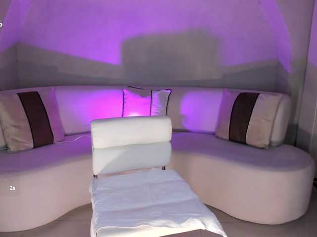 NiaHolland's BongaCams show and profile