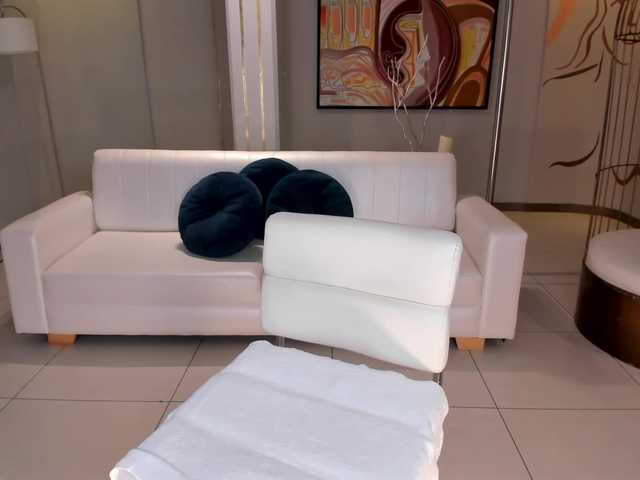 NiaHolland's BongaCams show and profile