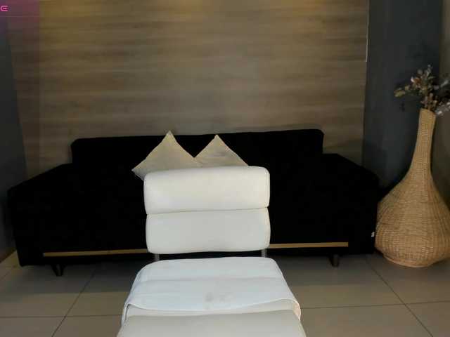 NiaHolland's BongaCams show and profile