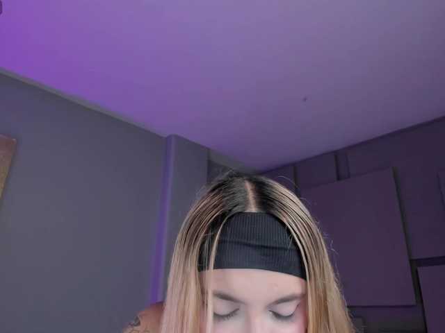 NiaHolland's BongaCams show and profile