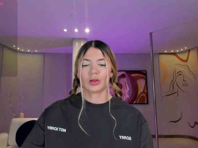 NiaHolland NiaHolland