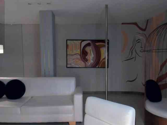 NiaHolland webcam