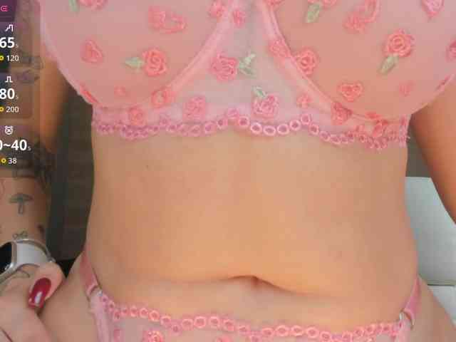 NiaHolland webcam