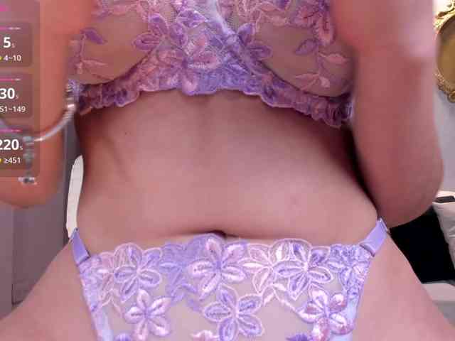 NiaHolland webcam