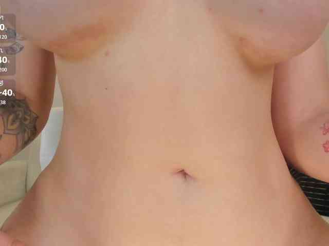 NiaHolland live preview