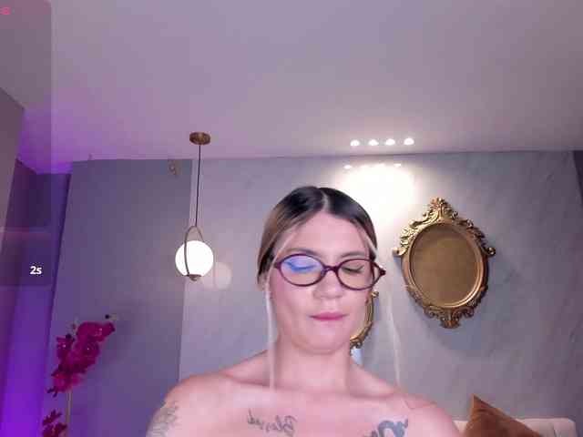 NiaHolland NiaHolland