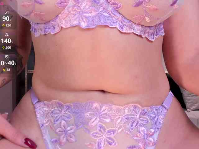 NiaHolland webcam