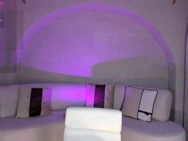 NiaHolland NiaHolland