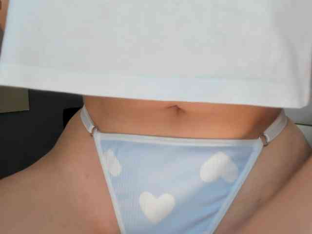 NiaHolland webcam
