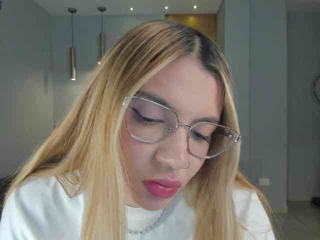 NiaHolland NiaHolland
