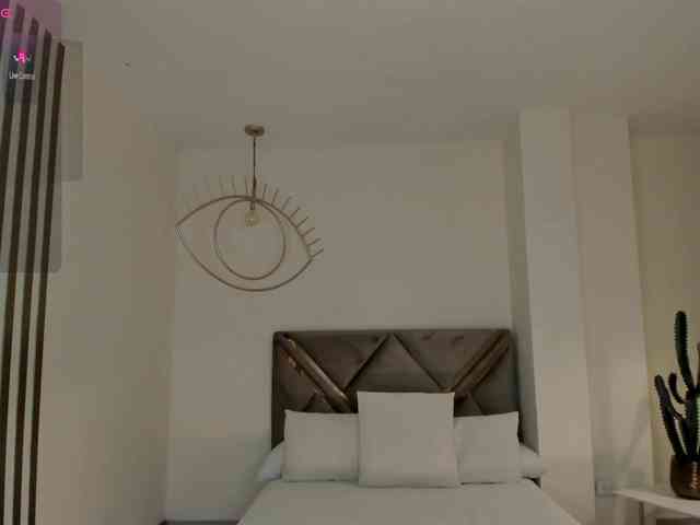 NiaHolland Live Webcam on BongaCams