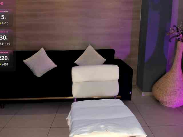 NiaHolland NiaHolland