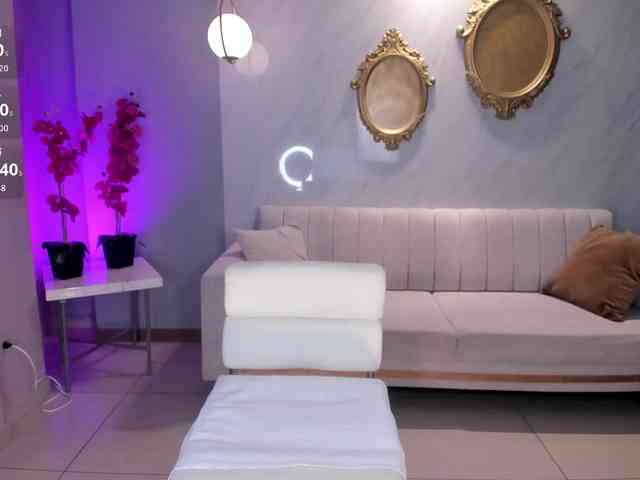 NiaHolland NiaHolland