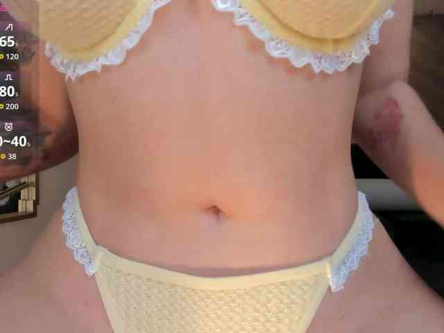 NiaHolland webcam