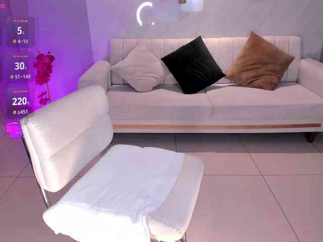 NiaHolland NiaHolland