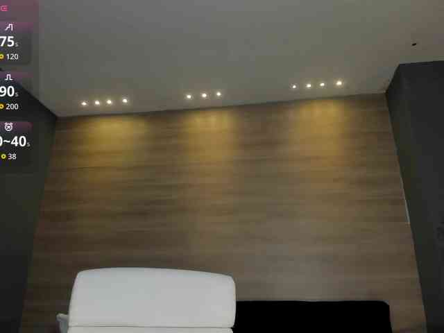 NiaHolland webcam