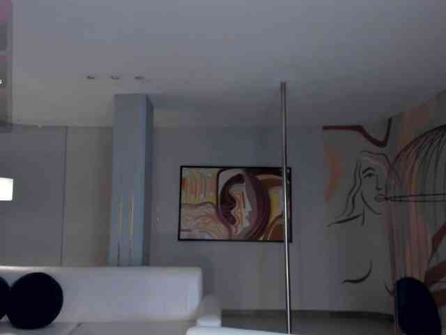 NiaHolland webcam
