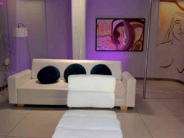 NiaHolland NiaHolland