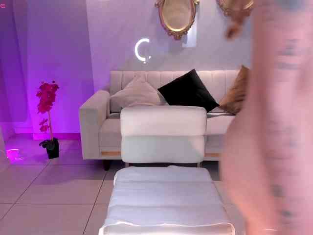 NiaHolland NiaHolland