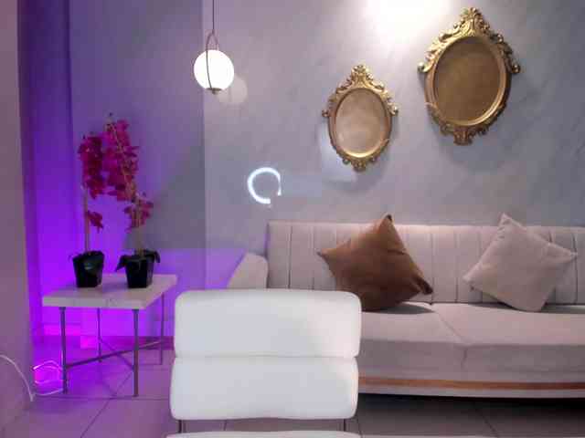 NiaHolland NiaHolland