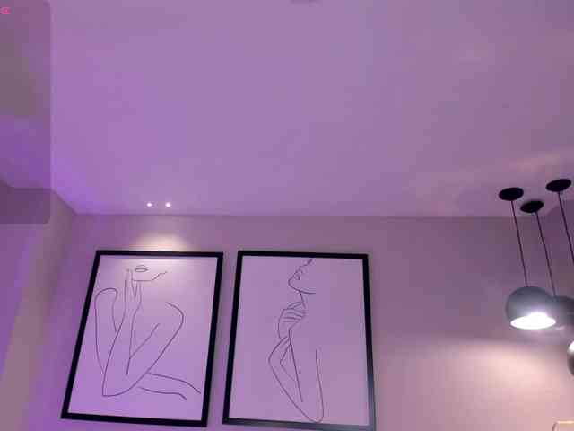 NiaHolland NiaHolland