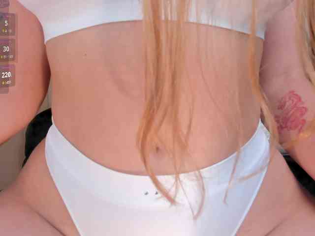 NiaHolland webcam