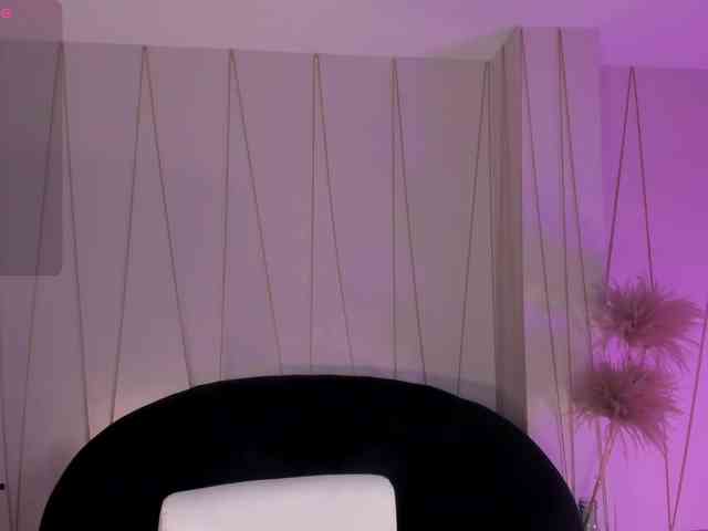 NiaHolland NiaHolland