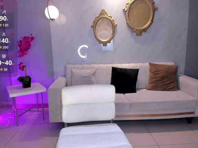 NiaHolland NiaHolland