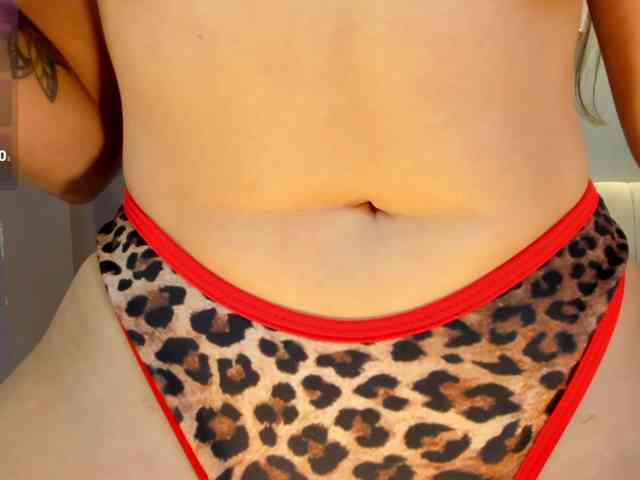 NiaHolland webcam
