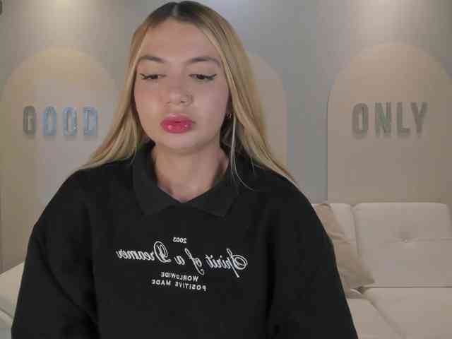 NiaHolland