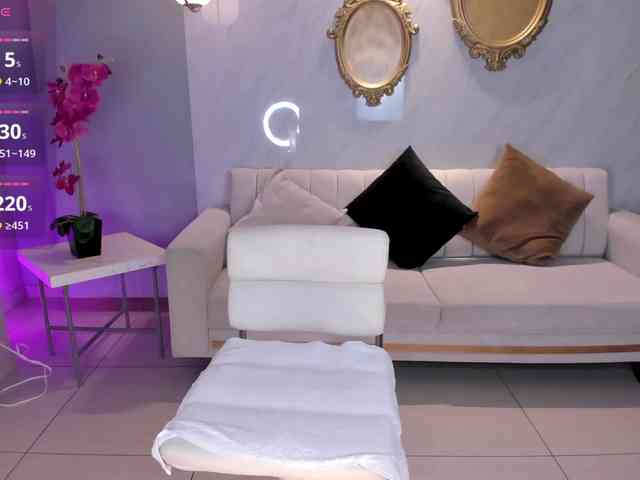 NiaHolland NiaHolland