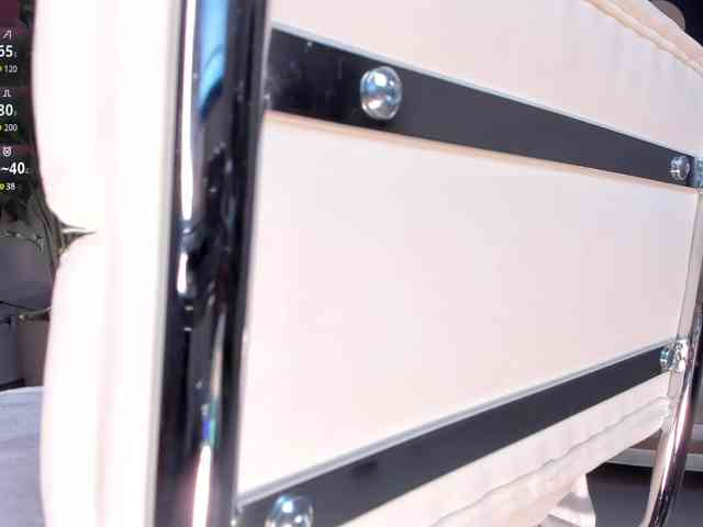 NiaHolland webcam