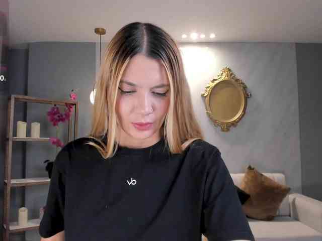 private chat room NiaHolland