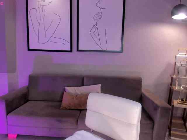 NiaHolland NiaHolland