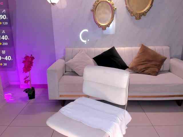 NiaHolland NiaHolland