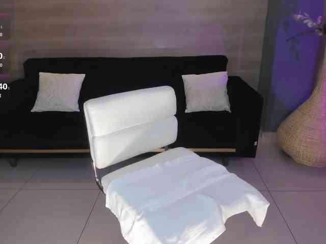 NiaHolland NiaHolland