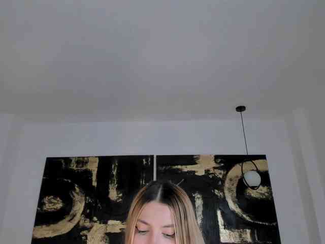 NiaHolland webcam