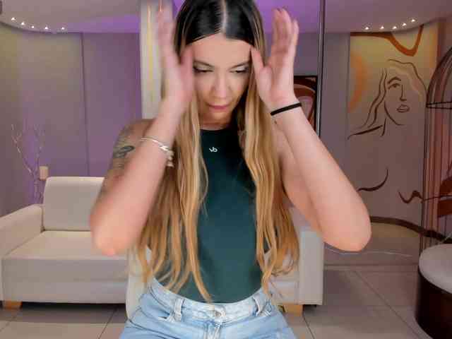 NiaHolland NiaHolland