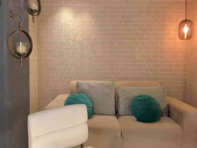 NiaHolland webcam