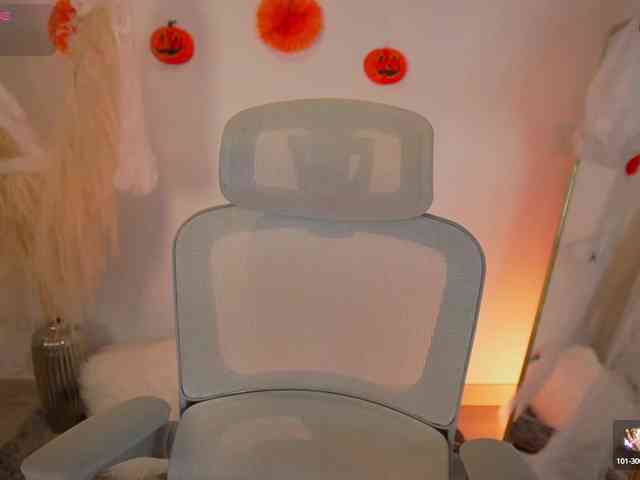 LaraBaker webcam