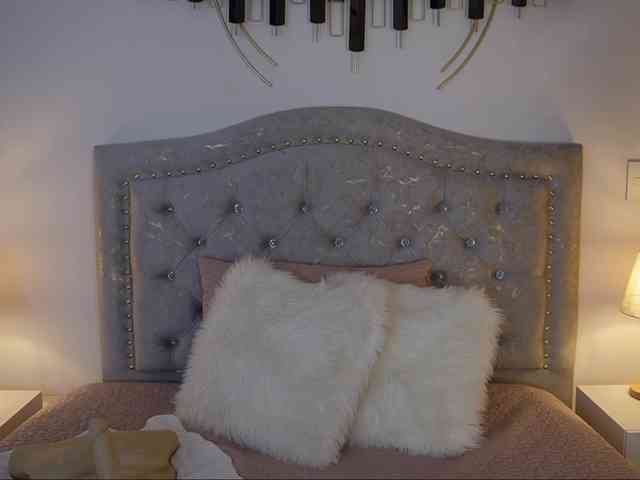 LaraBaker webcam