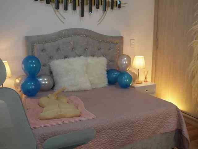 LaraBaker webcam