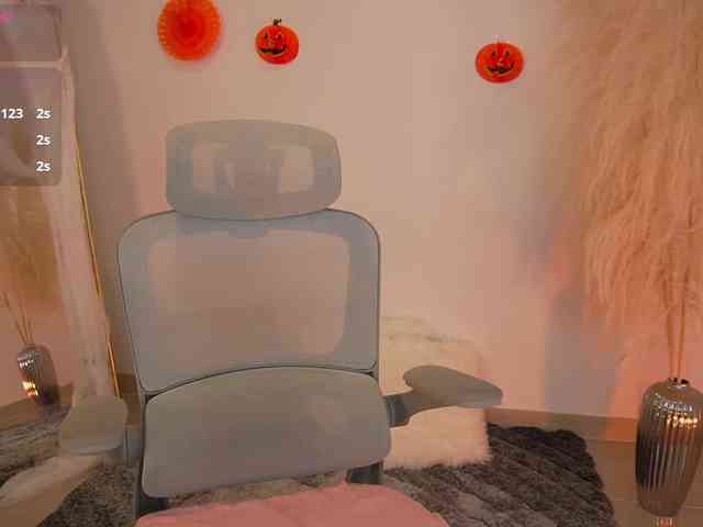 LaraBaker webcam