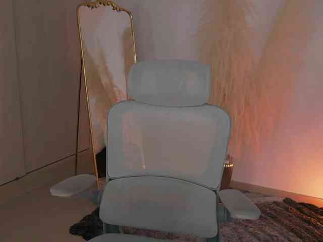 LaraBaker Live Webcam on {site_name}