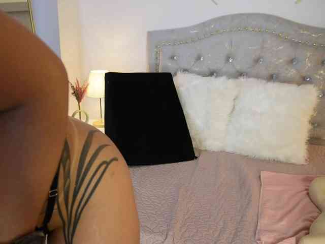 LaraBaker webcam