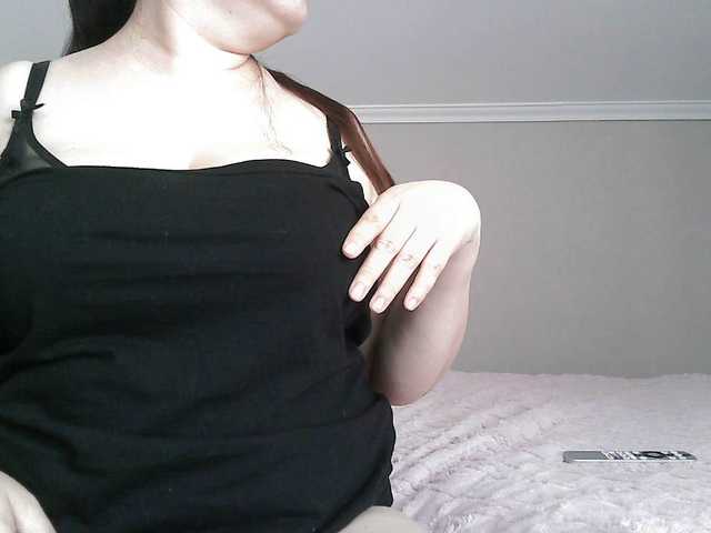 Lyana's BongaCams show and profile