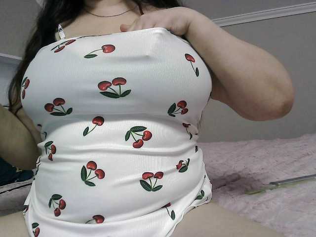 Lyana's BongaCams show and profile